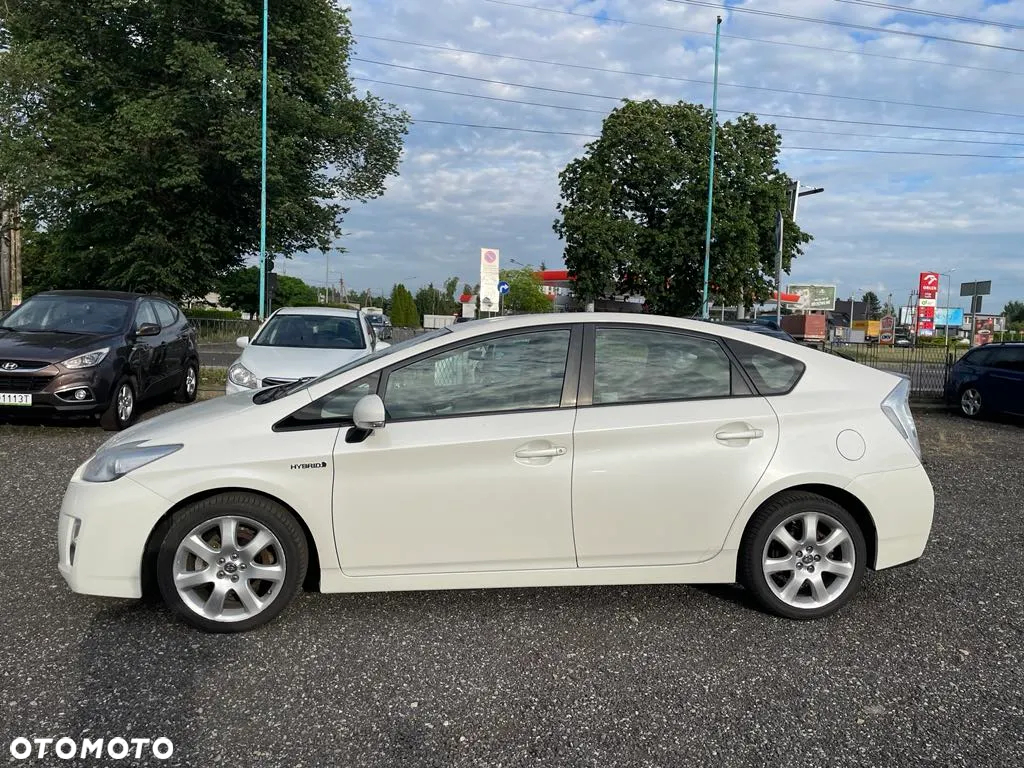 Toyota Prius (Hybrid) Executive - 5