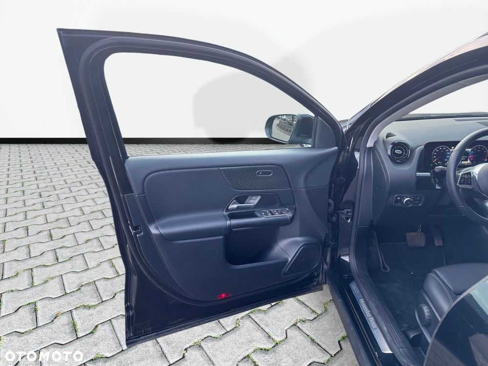 Mercedes-Benz GLA 180 - 11