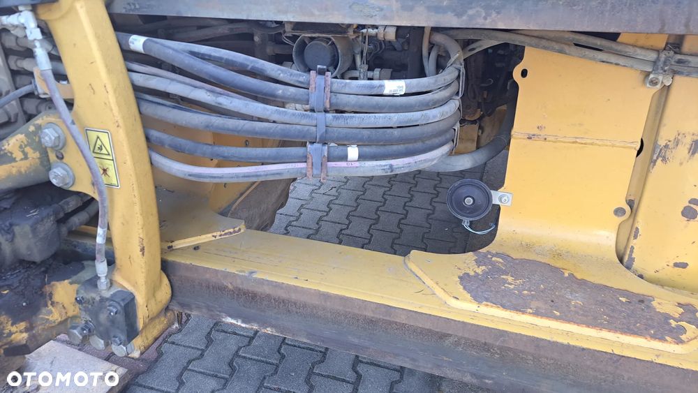 Caterpillar 432F3 - 16