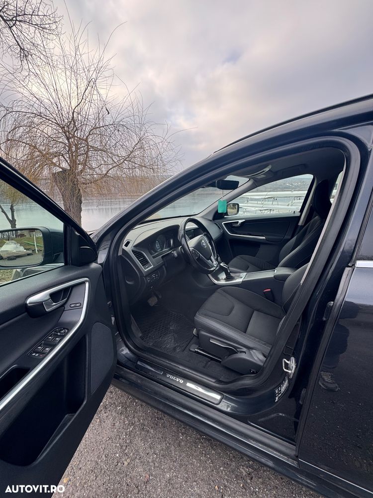 Volvo XC 60 D4 AWD Geartronic Summum - 4