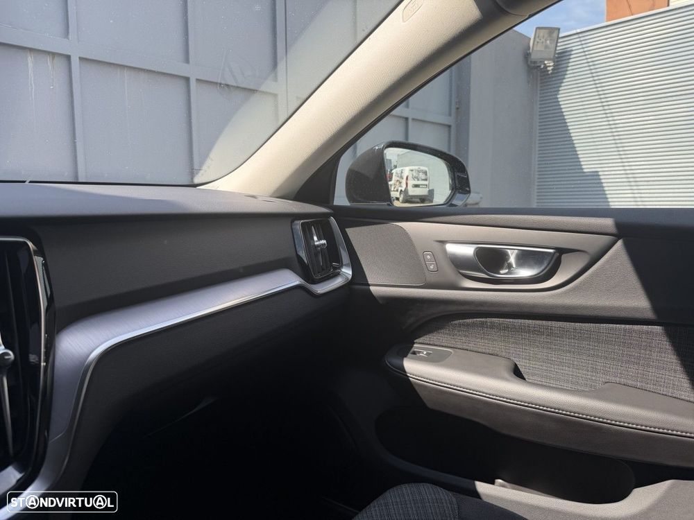 Volvo V60 2.0 T6 AWD TE Core - 27