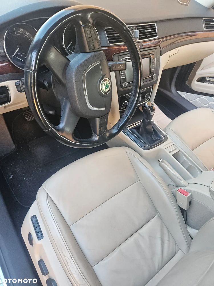 Skoda Superb 2.0 TDI Platinum - 6