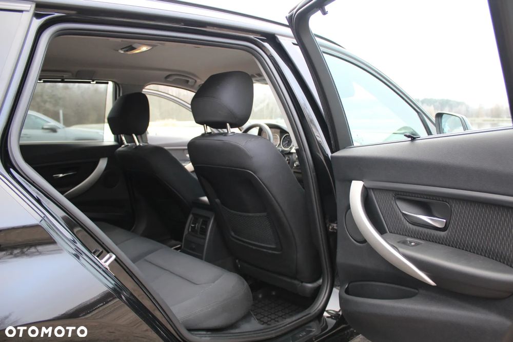 BMW Seria 3 320i - 11