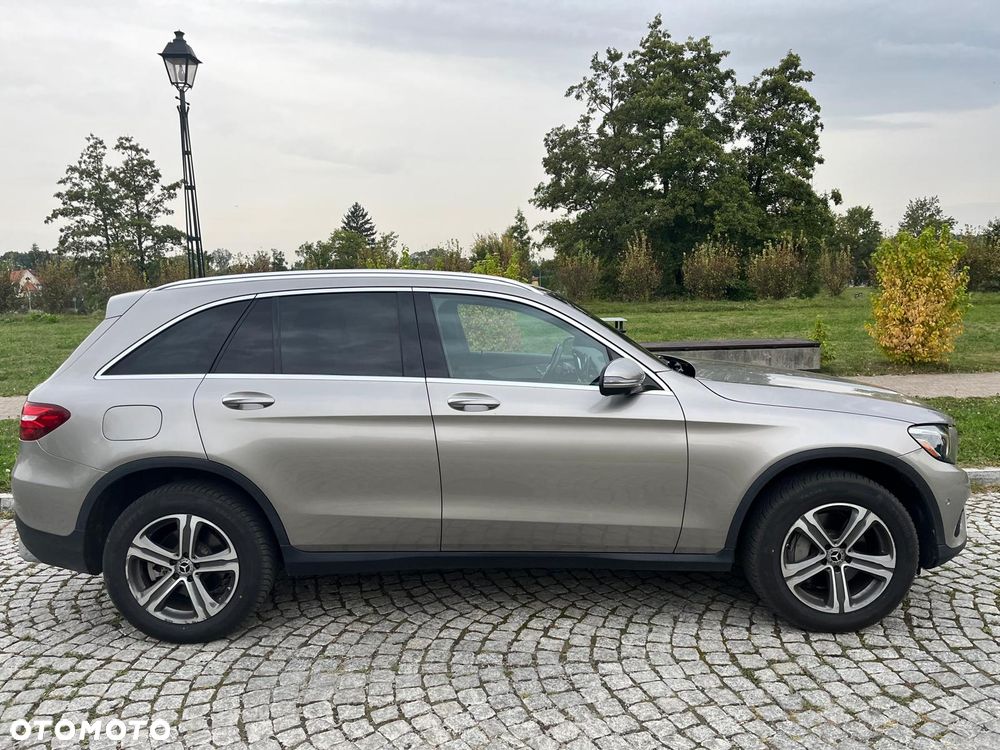 Mercedes-Benz GLC 300 4Matic 9G-TRONIC Exclusive - 3