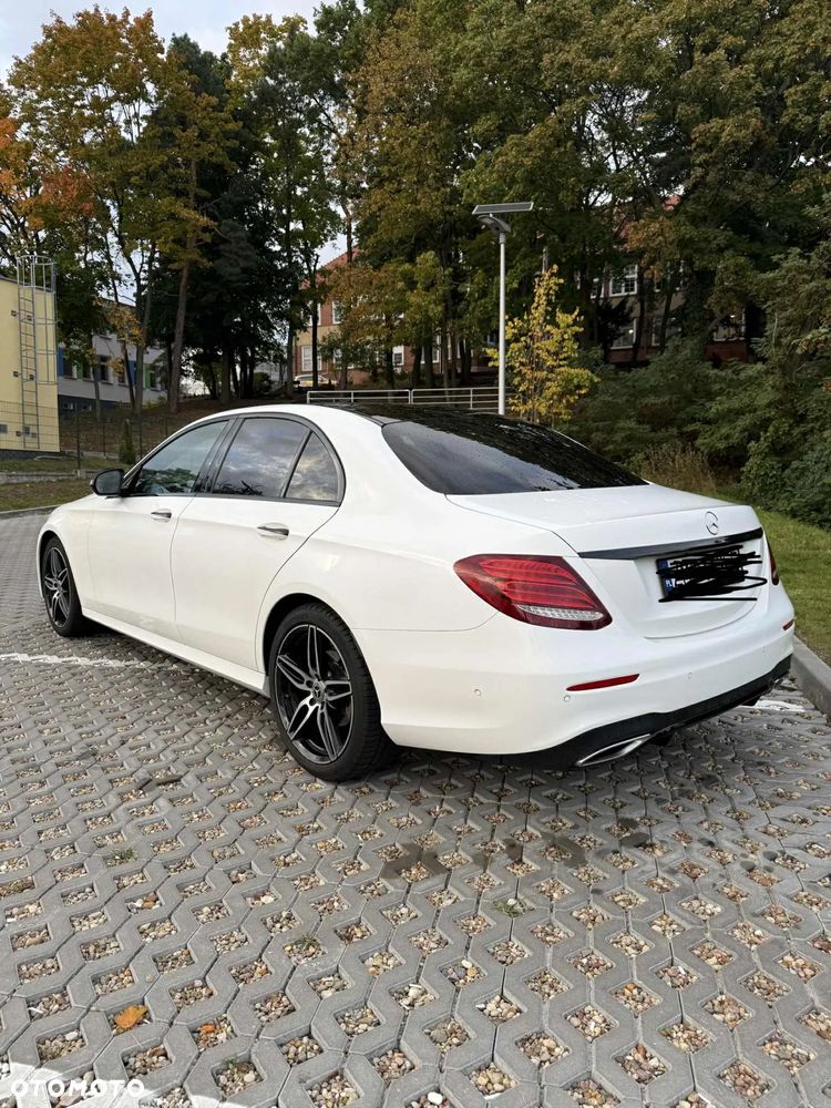 Mercedes-Benz Klasa E 220 d 9G-TRONIC AMG Line - 4