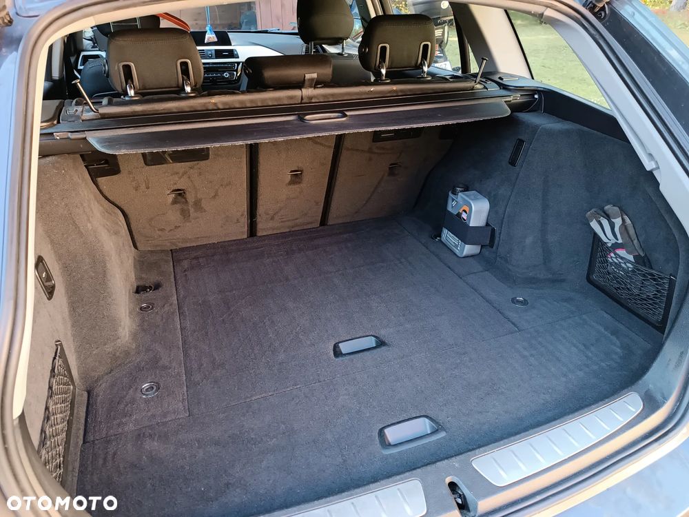 BMW Seria 3 318d Touring - 8