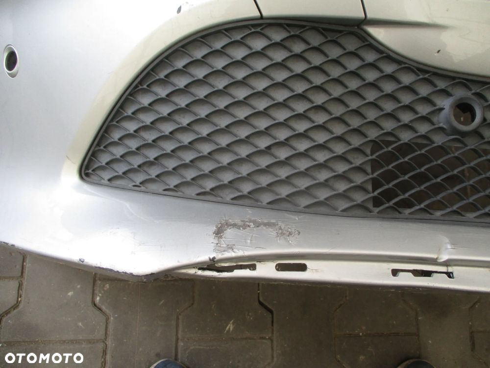 MERCEDES A KLASA W176 ZDERZAK PRZEDNI PRZÓD SREBRNY 6xPDC - 6