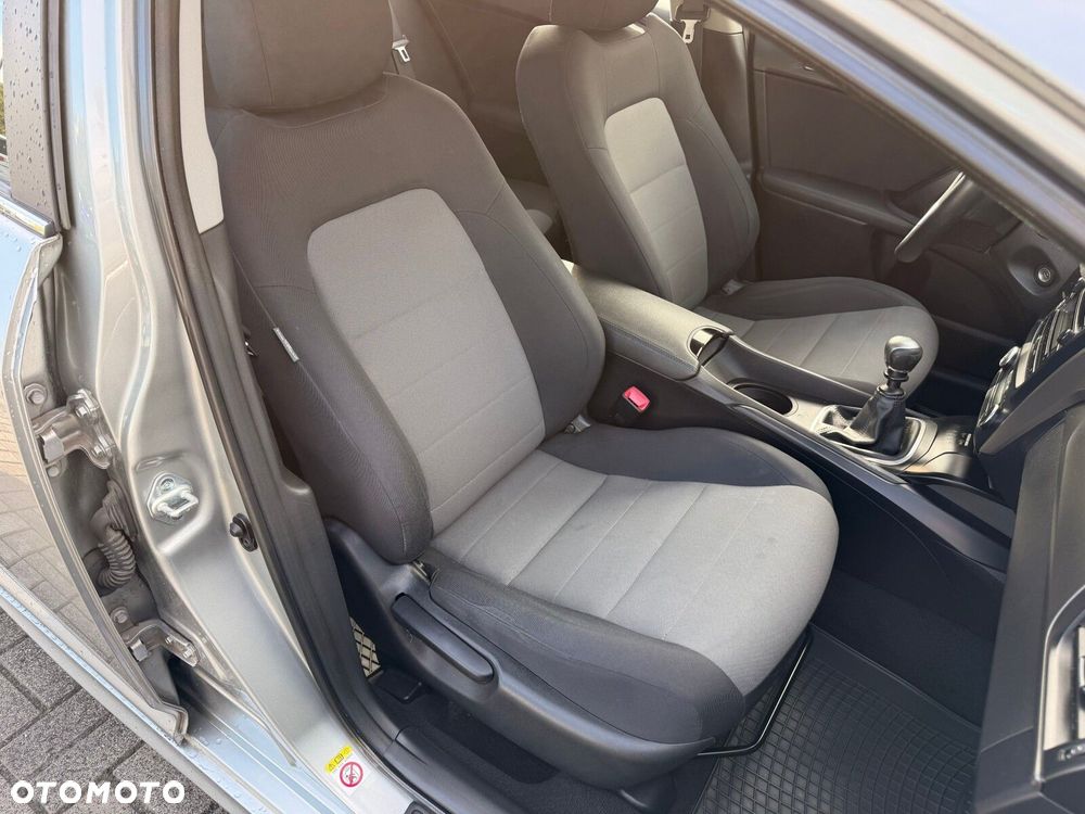 Toyota Avensis 1.6 D-4D Active - 13
