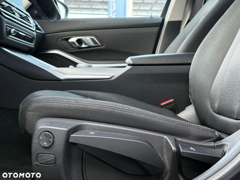 BMW Seria 3 320d Sport Line Shadow - 30