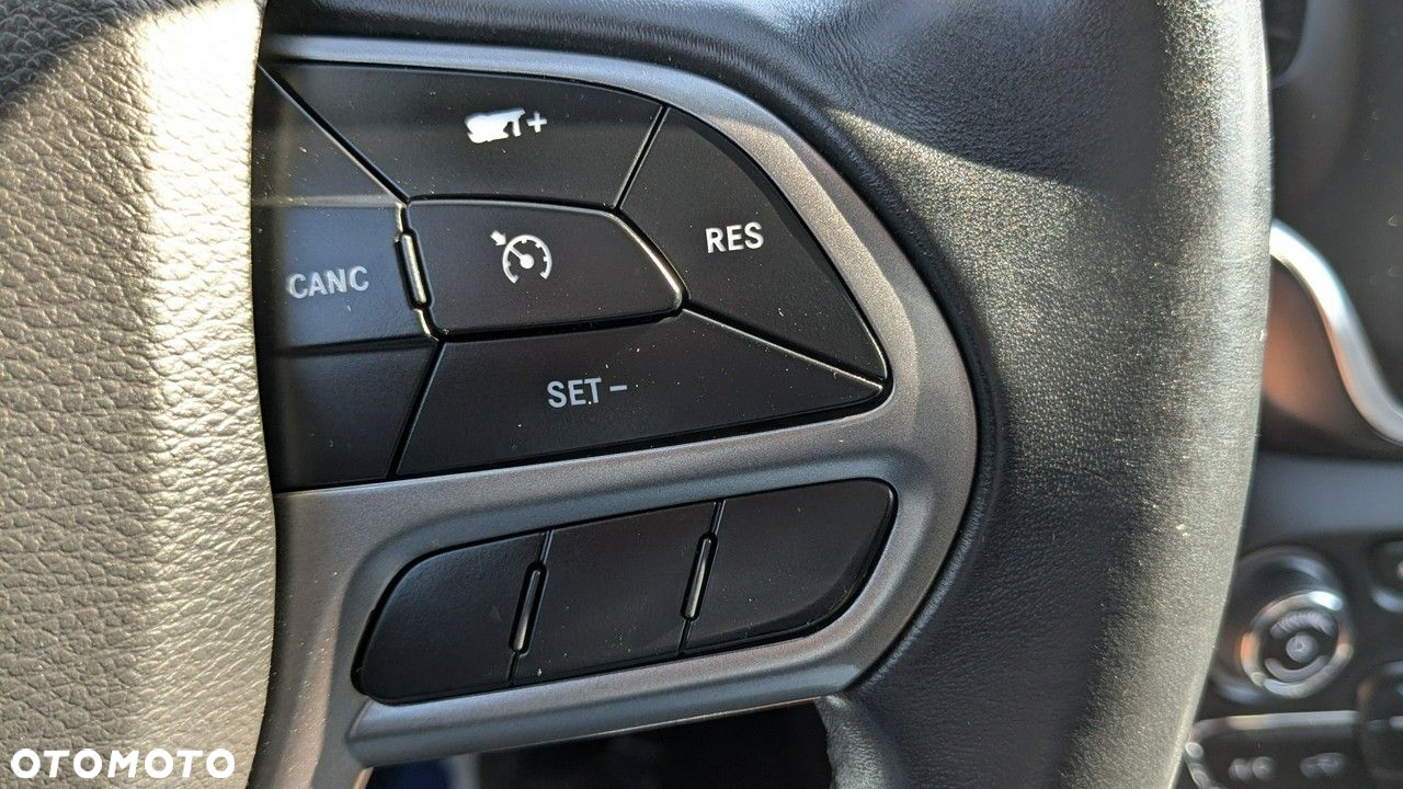 Jeep Cherokee - 34