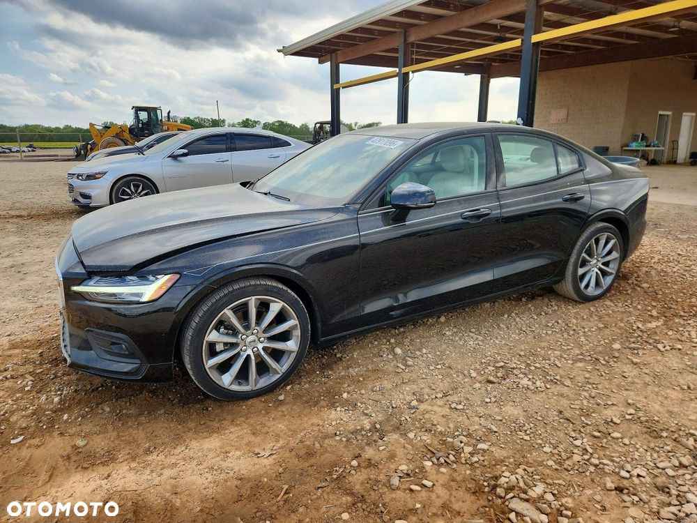 Volvo S60 T5 AWD Momentum Pro - 1