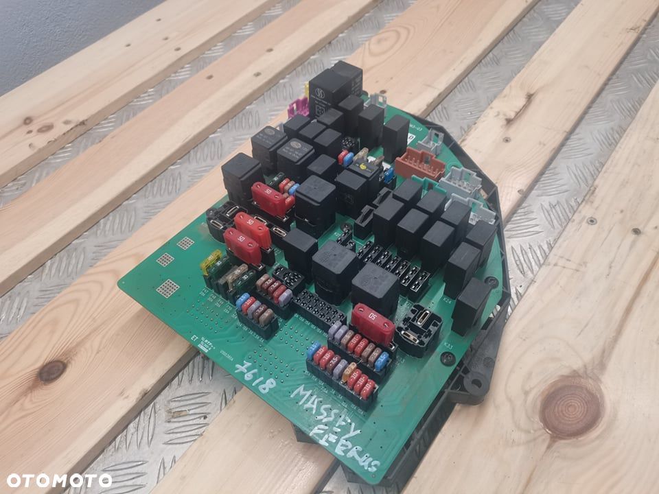 Massey Ferguson 7618 {Płyta przekaźnikowa 4350976M3-03} - 4