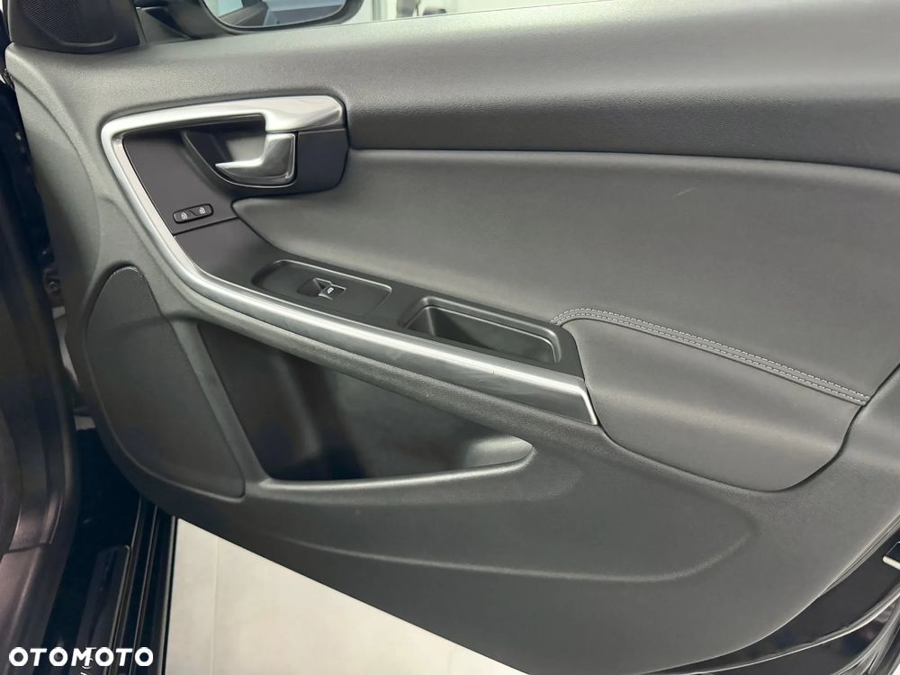 Volvo S60 D3 Geartronic Kinetic - 25