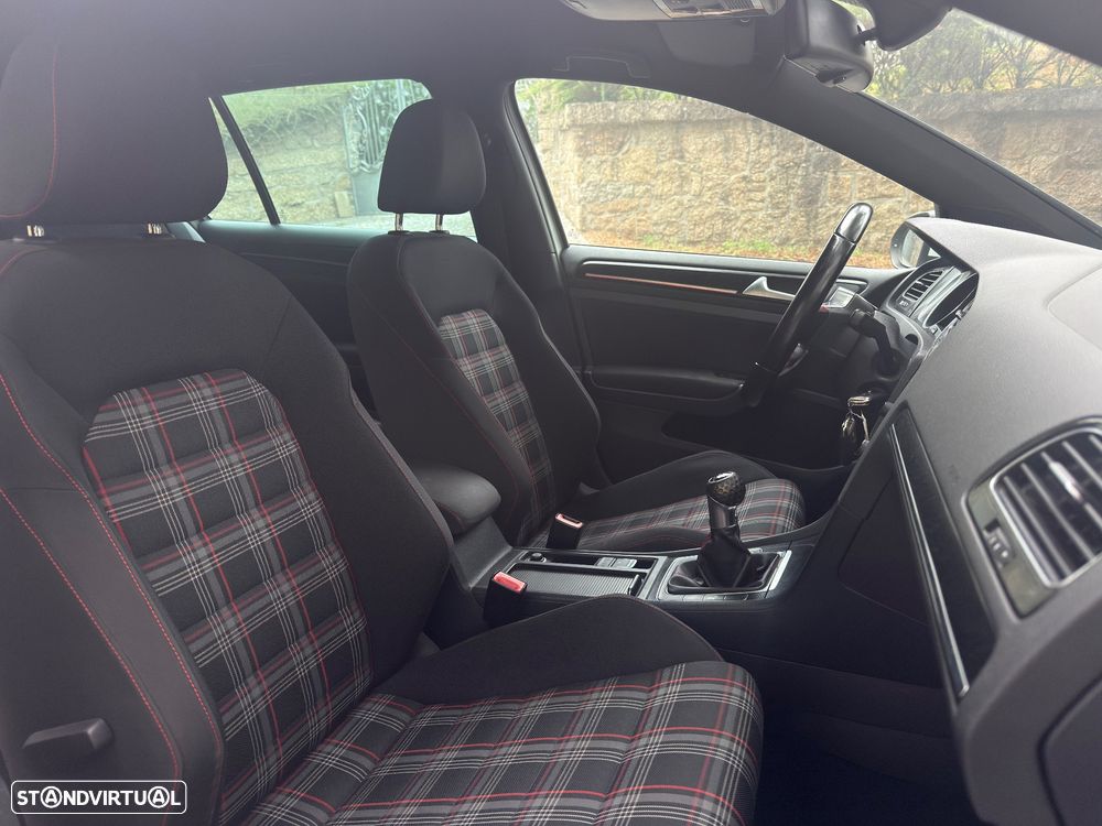 VW Golf 2.0 GTI - 27