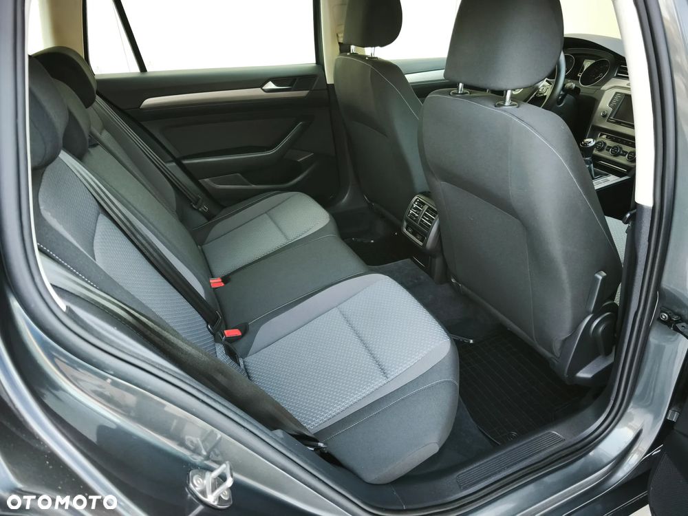 Volkswagen Passat - 21