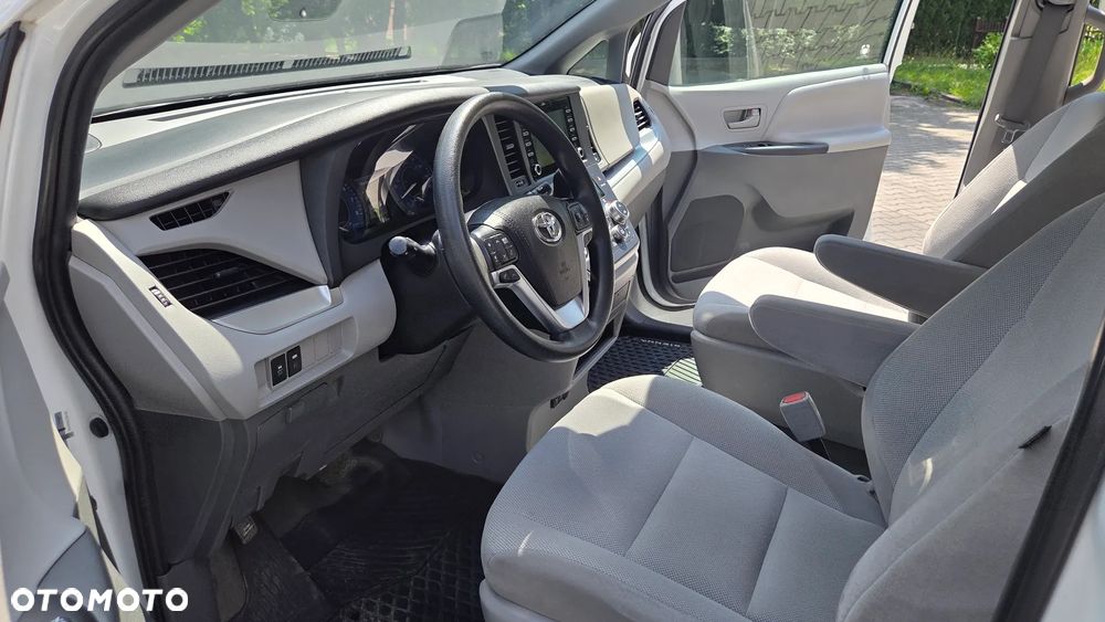 Toyota Sienna - 5