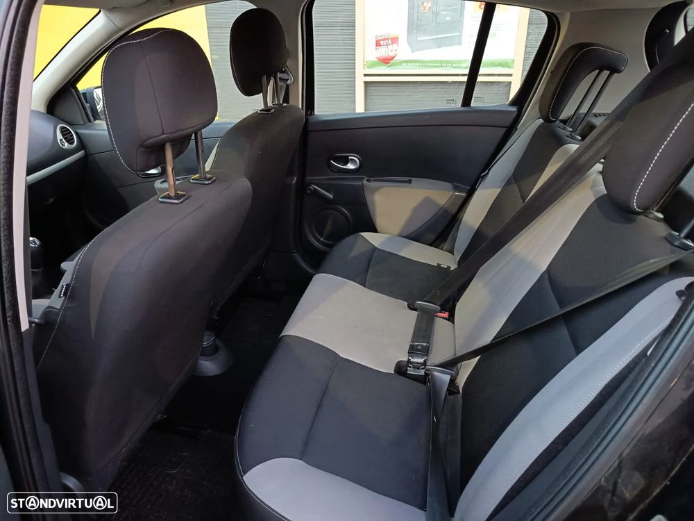 Renault Clio 1.2 16V Dynamique S - 9