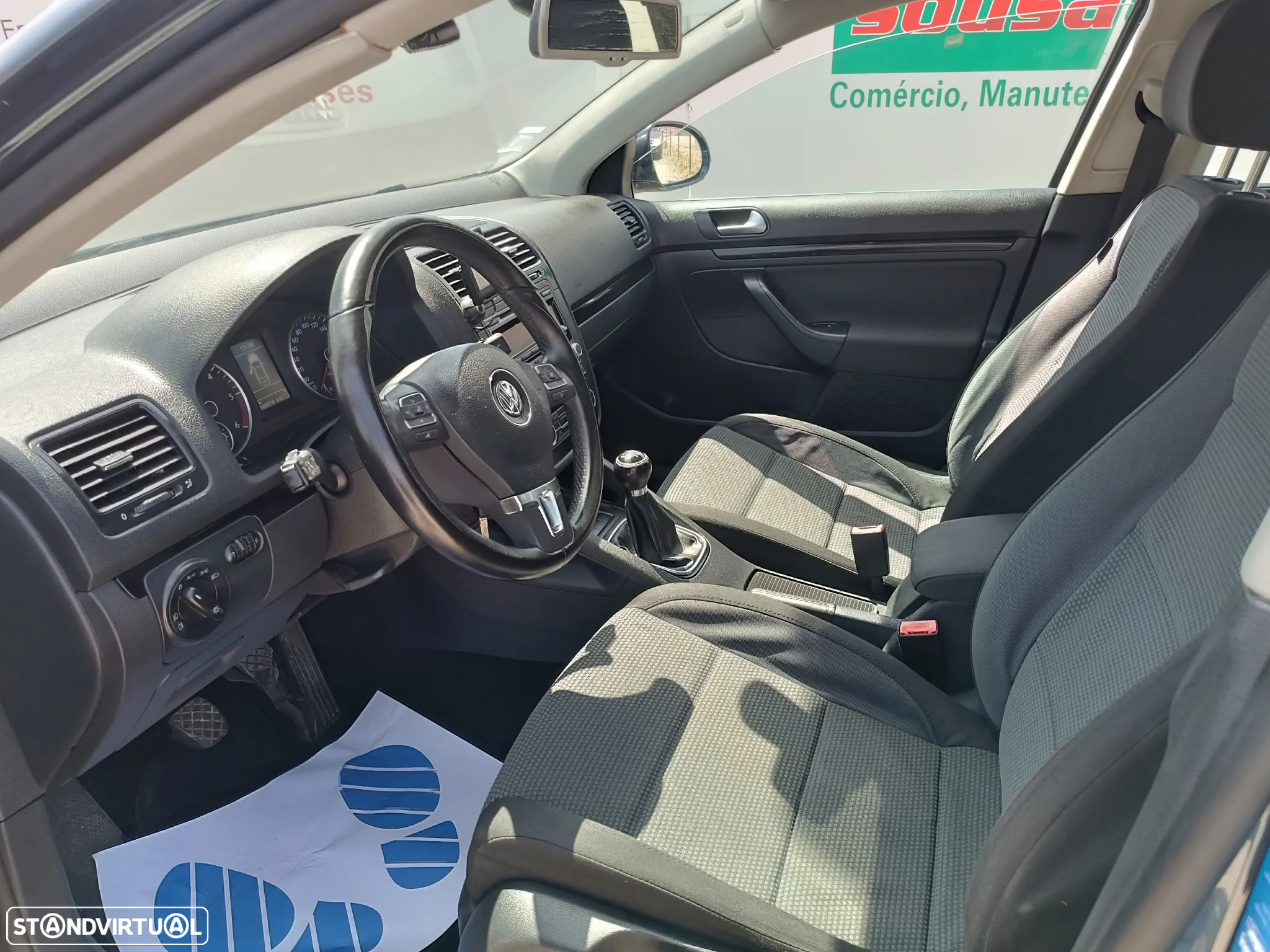 VW Jetta 2.0 TDI Confortline - 14