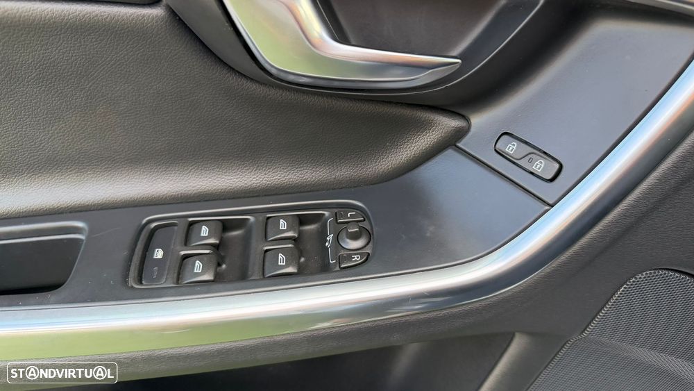 Volvo V60 2.4 D6 Momentum AWD Phev - 44