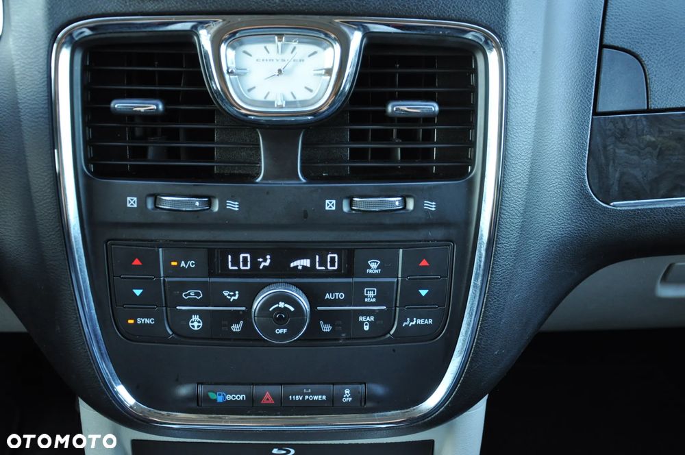 Chrysler Town & Country 3.6 Limited - 18