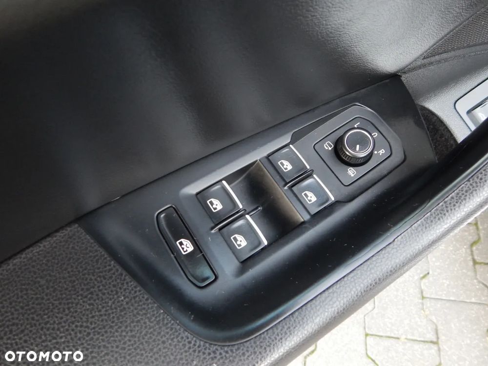 Volkswagen Passat 2.0 TDI SCR (BlueMotion Technology) Highline - 19
