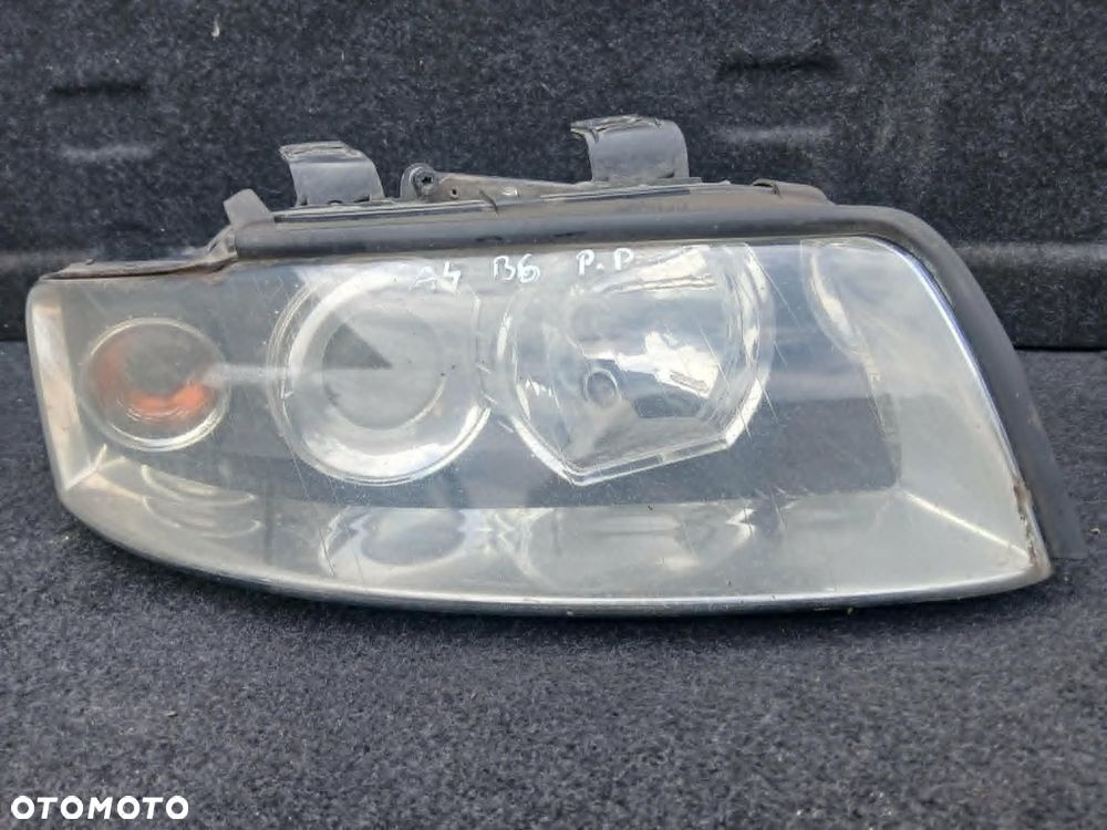 Audi A4 B6 lampa przednia prawa Xenon - 1