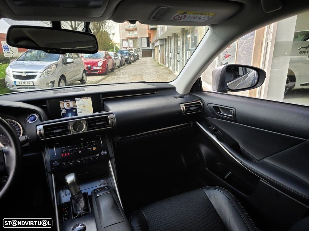 Lexus IS 300H Executive+ - 29