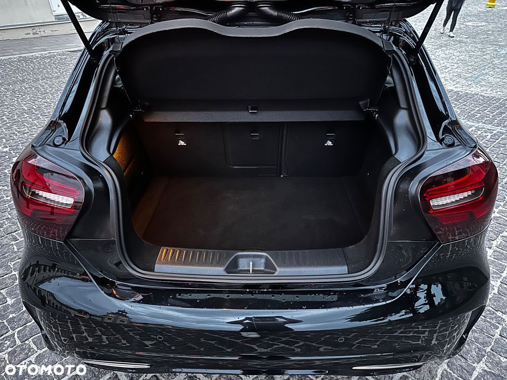 Mercedes-Benz Klasa A 180 d AMG Line - 24