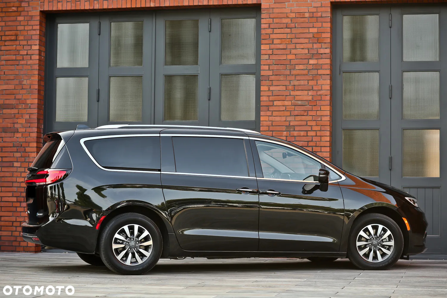 Chrysler Pacifica - 17