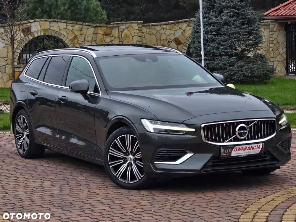 Volvo V60 T8 AWD Plug-In Hybrid Inscription - 1
