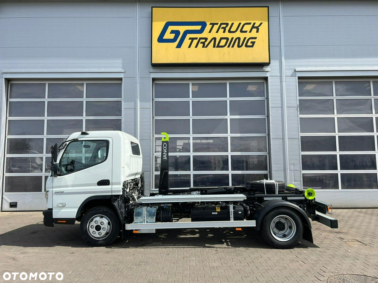 Mitsubishi Fuso - 2