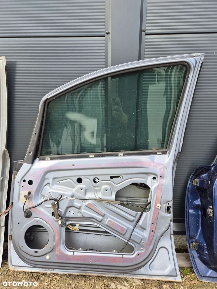 DRZWI KLAPA MASKA OPEL ZAFIRA II B - 28
