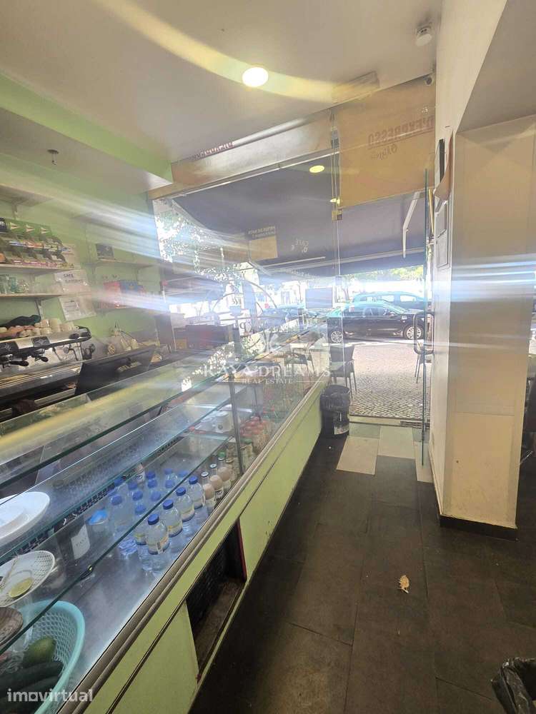 Trespasse de Café na Praça Paiva Couceiro, Arroios - Grande imagem: 2/7