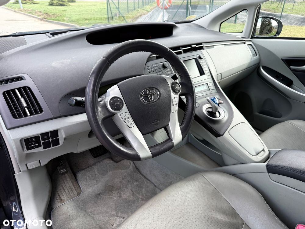 Toyota Prius 1.8 HSD Prestige - 11