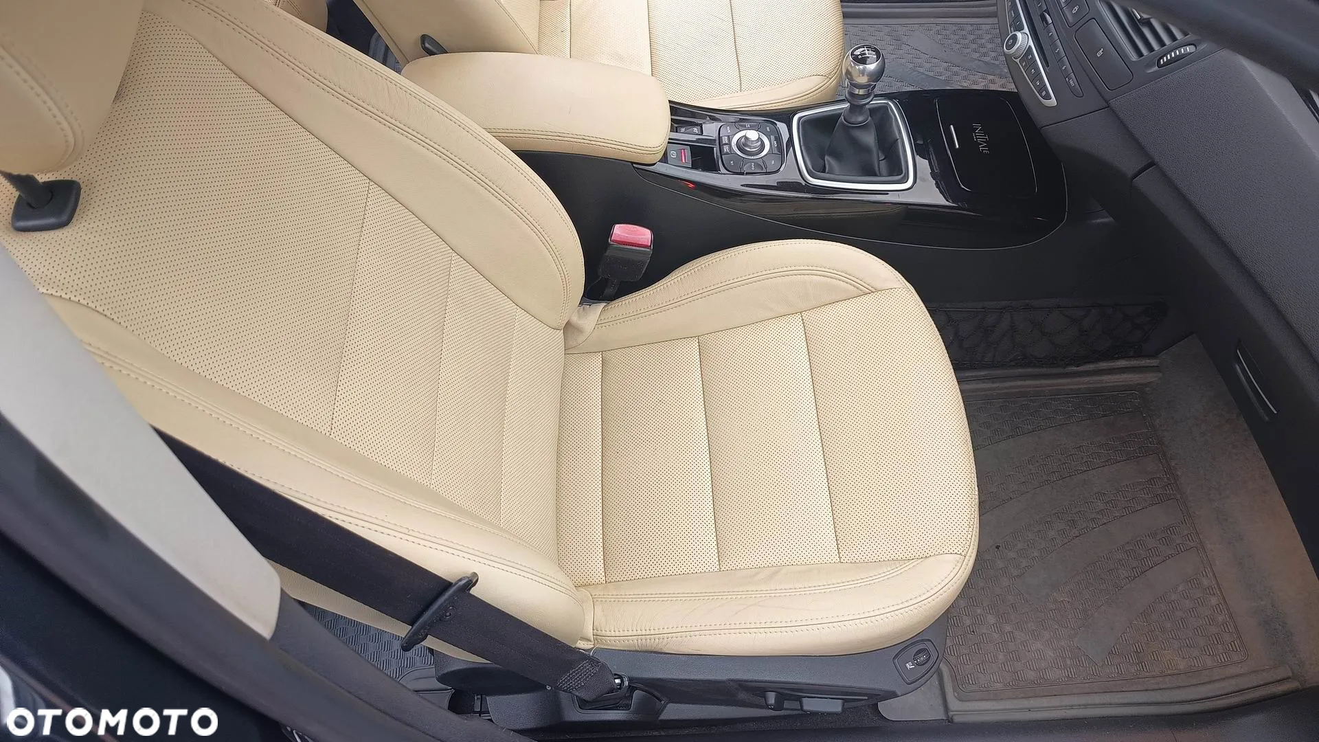 Renault Laguna 2.0 dCi FAP Initiale - 19