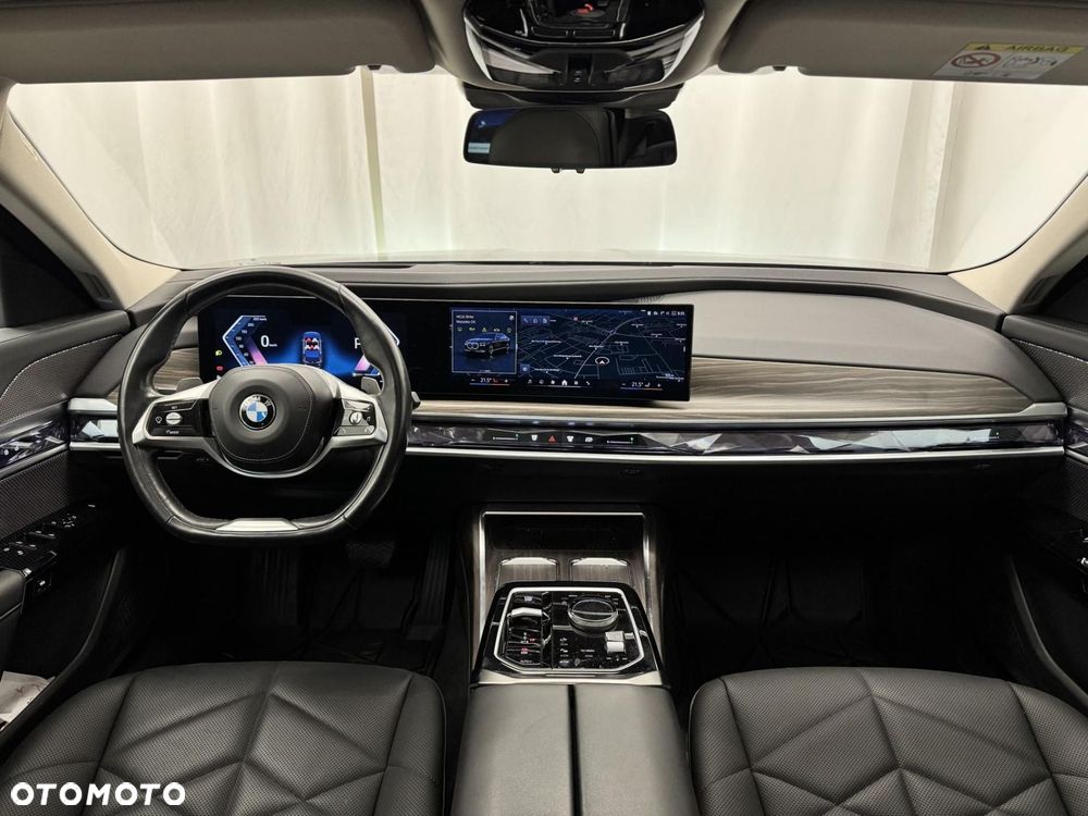 BMW Seria 7 - 32