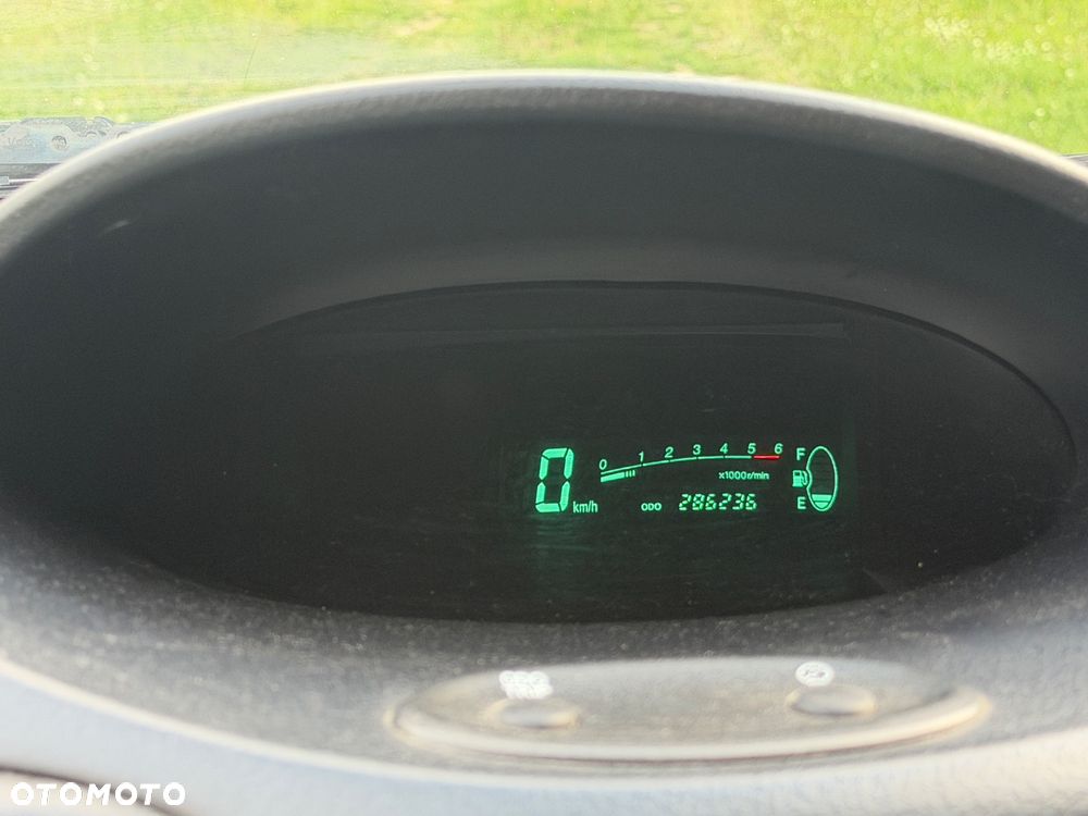 Toyota Yaris Verso - 16