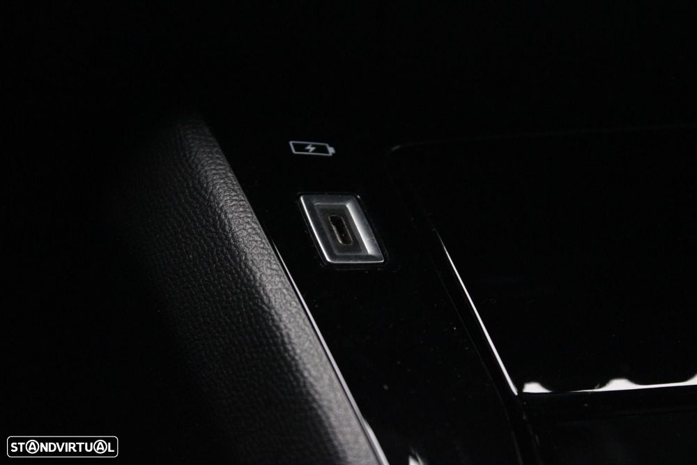 Peugeot e-2008 50 kWh GT - 26