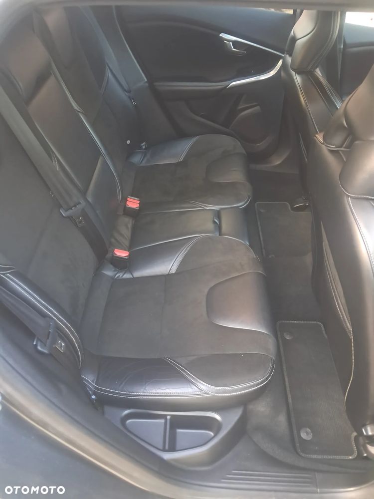 Volvo V40 D2 R-Design - 16