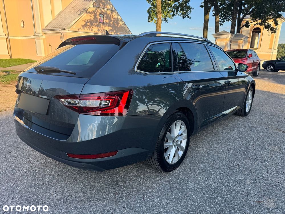 Skoda Superb 1.6 TDI DSG Ambition - 15