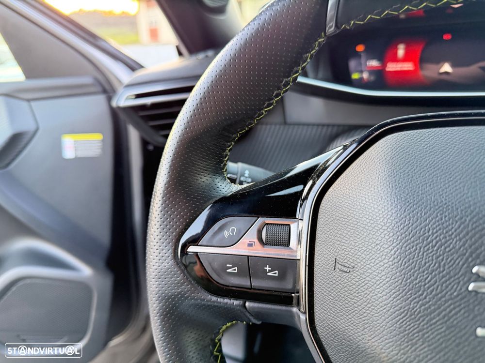 Peugeot 2008 1.2 PureTech GT Line - 19