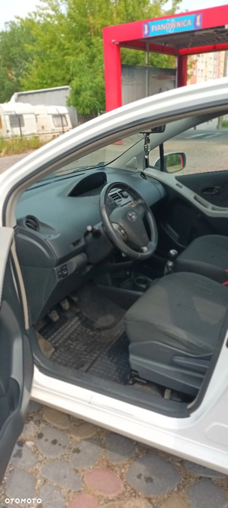 Toyota Yaris - 18
