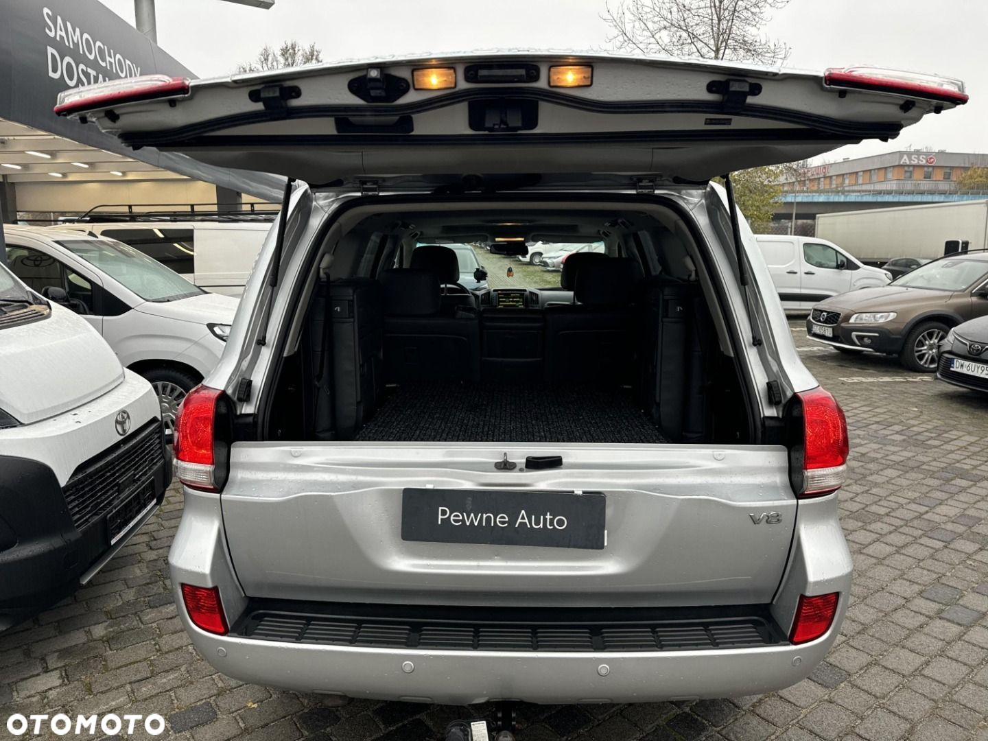 Toyota Land Cruiser - 22