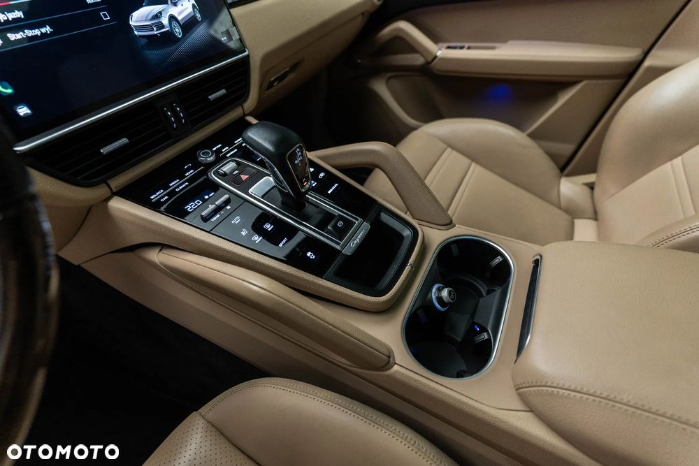 Porsche Cayenne Platinum Edition - 18
