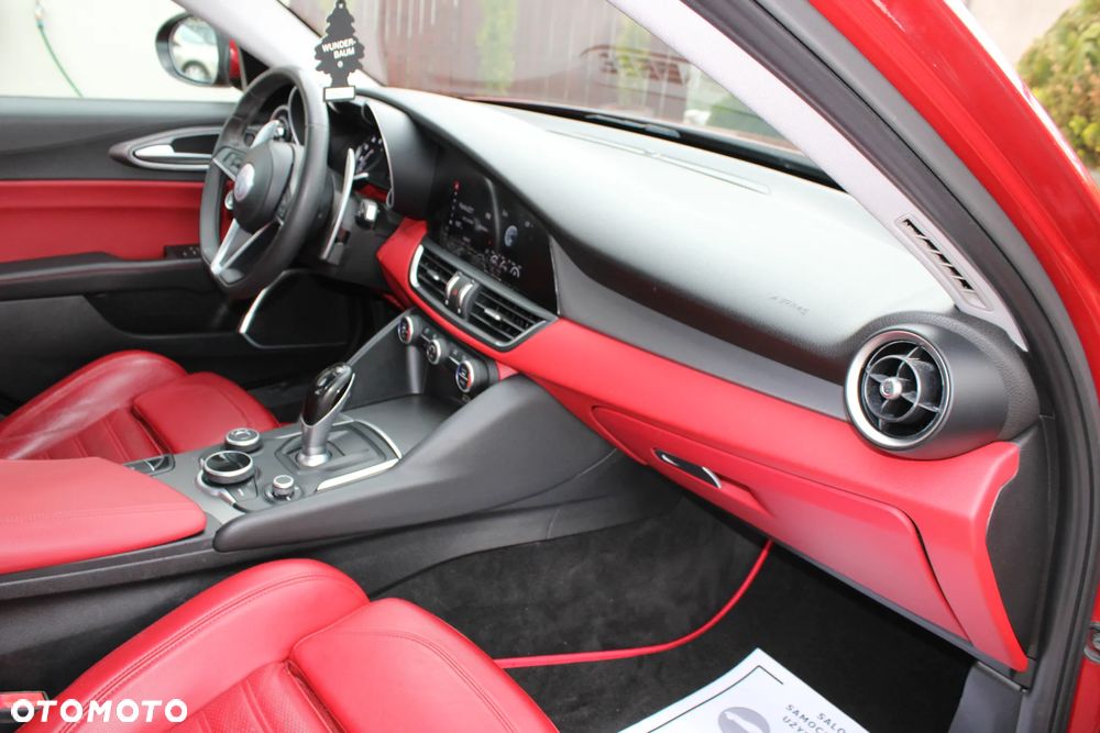 Alfa Romeo Giulia 2.0 Turbo 16V AT8-Q4 Veloce Ti - 32