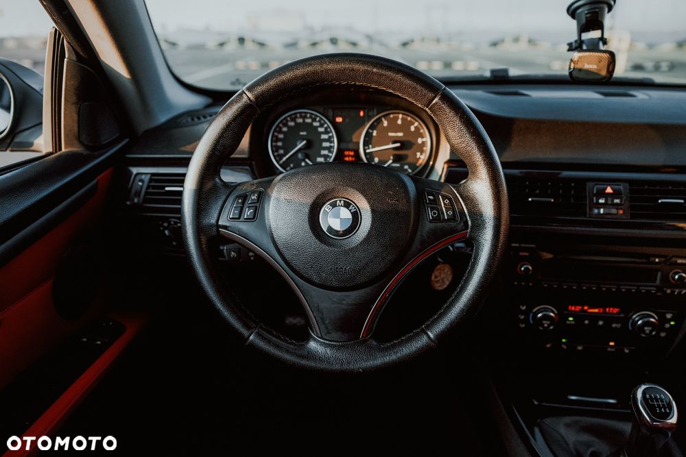 BMW Seria 3 320i M Sport Edition - 12