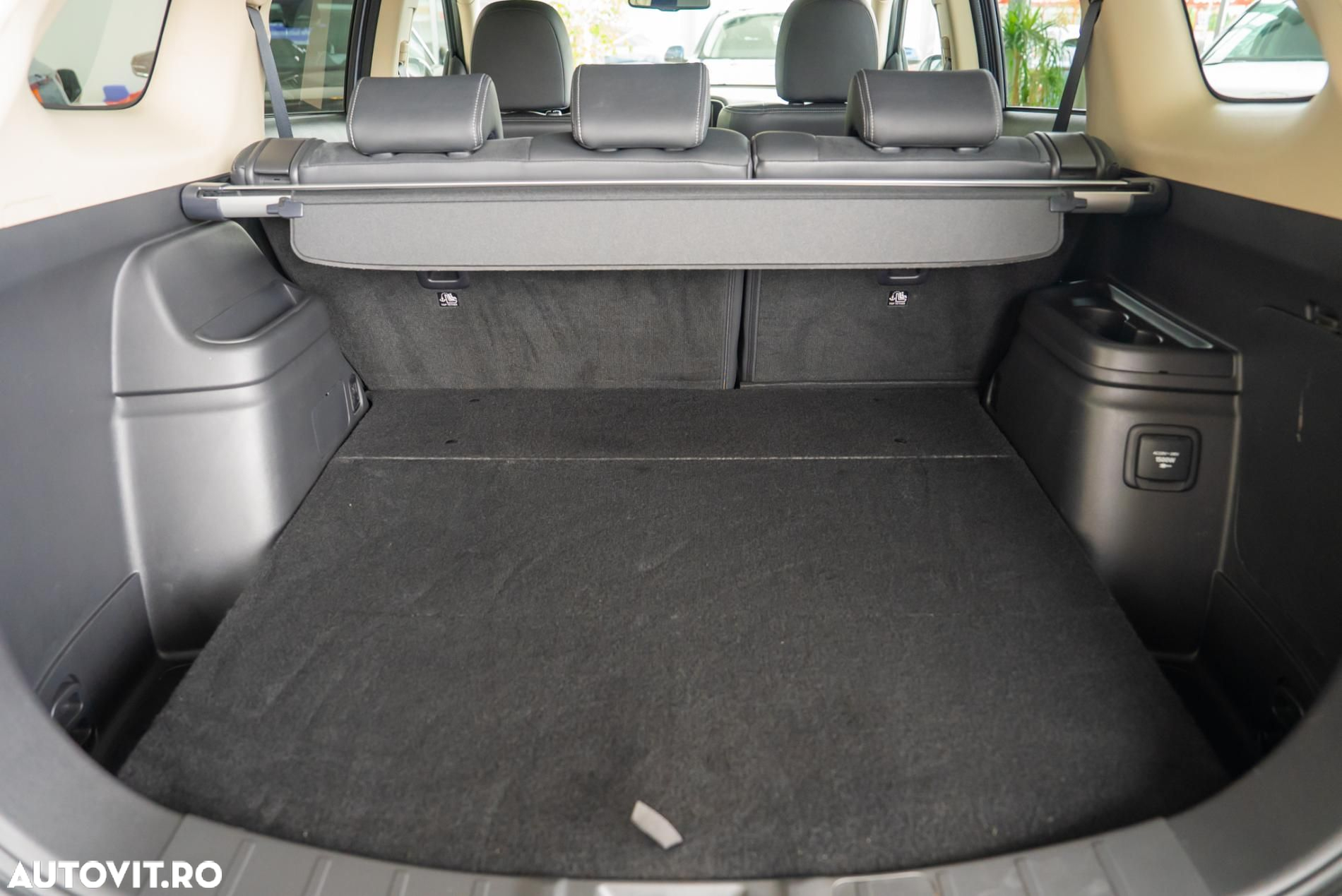 Mitsubishi Outlander 2.0 4WD Plug-In Hybrid Top - 23