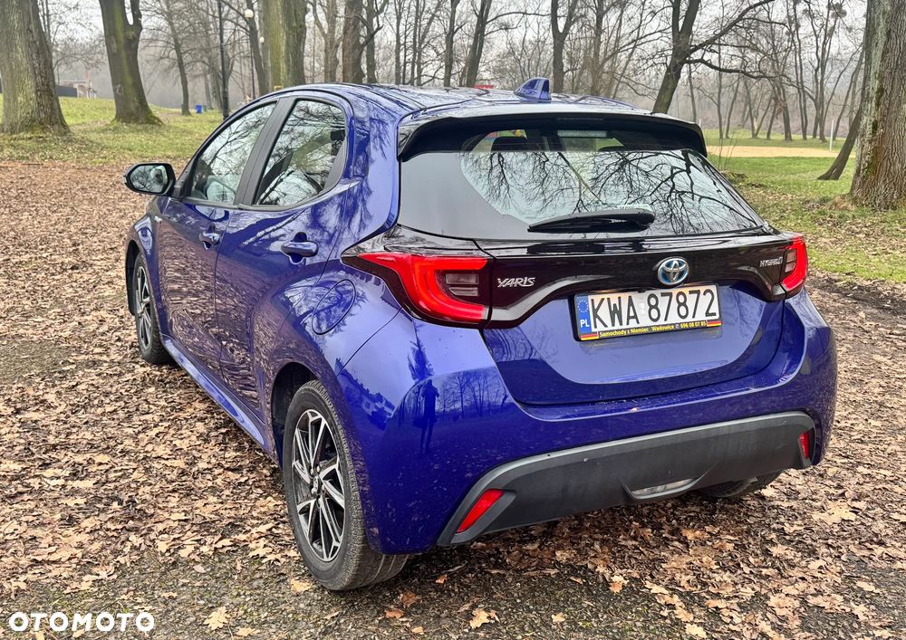 Toyota Yaris Hybrid 100 Premium - 8