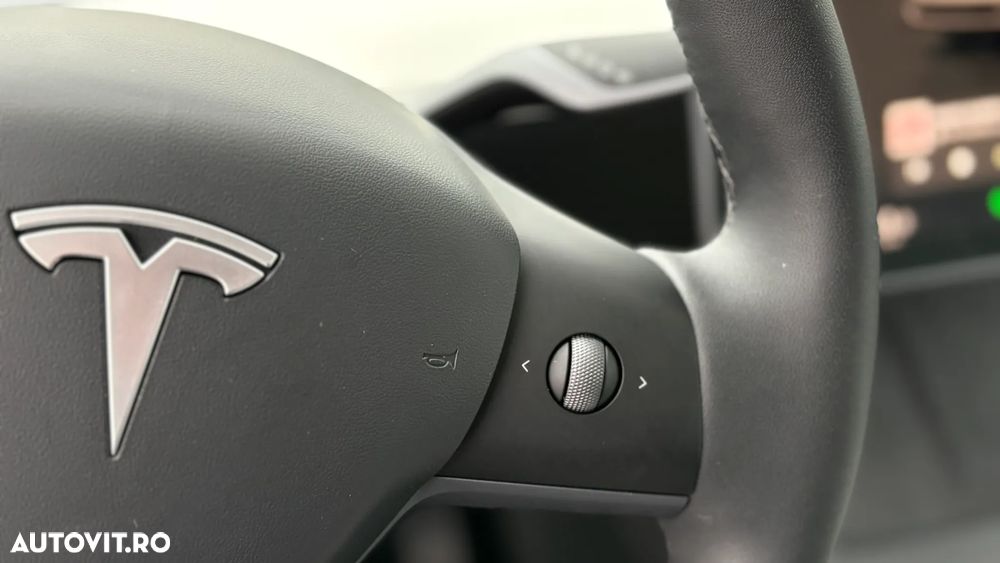 Tesla Model Y Long Range Dual Motor AWD - 25
