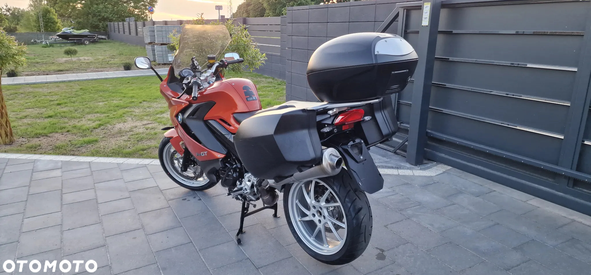 BMW F - 22